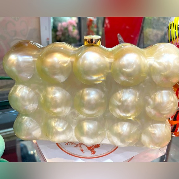 Statement piece, comes with strap - Picture 1 of 1